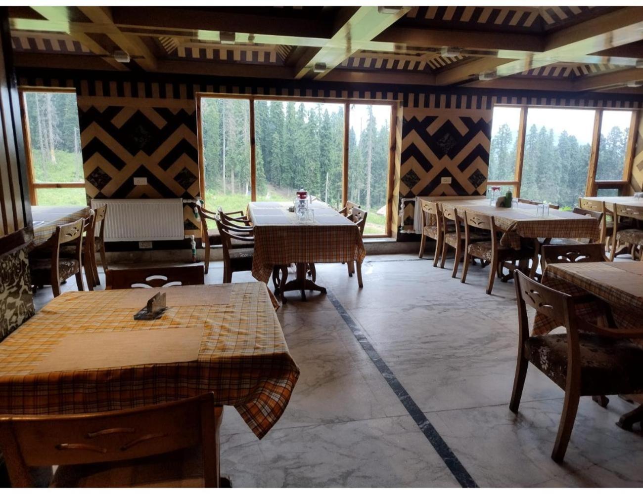 Fluorescence Hotel And Restaurant, Gulmarg Esterno foto